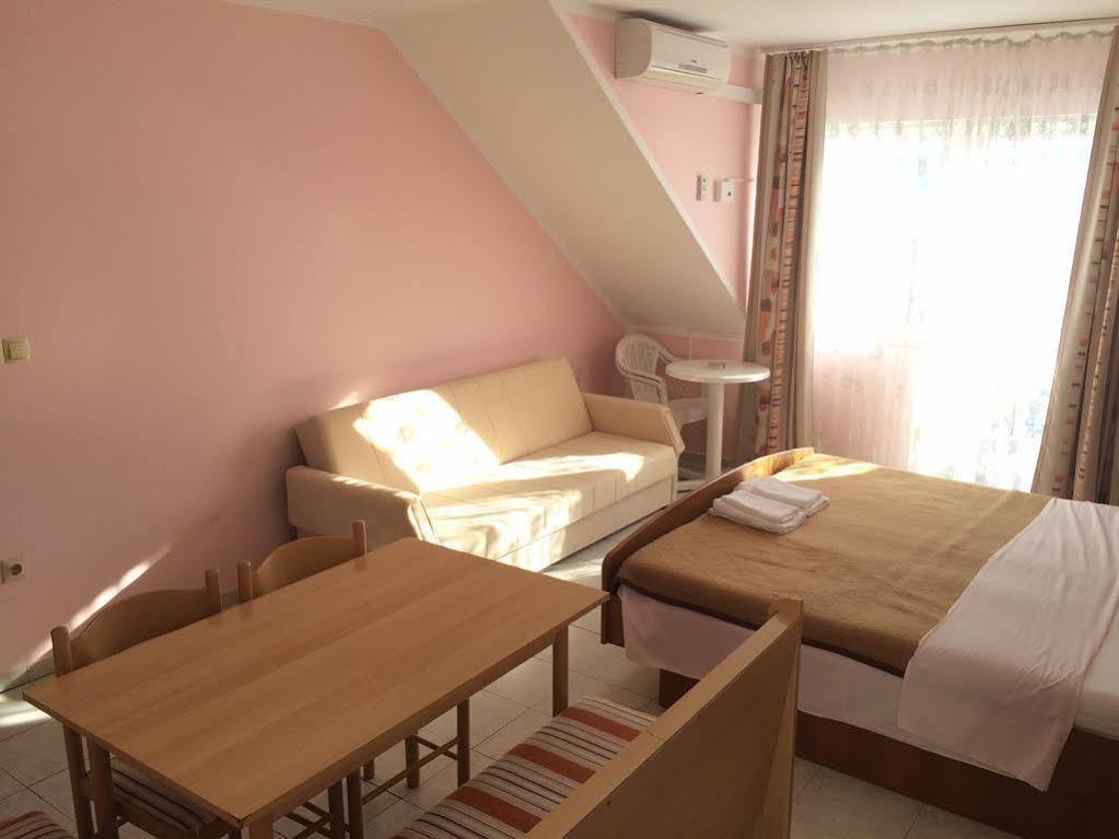 Pansion Begic Hotel โอมิช ภายนอก รูปภาพ