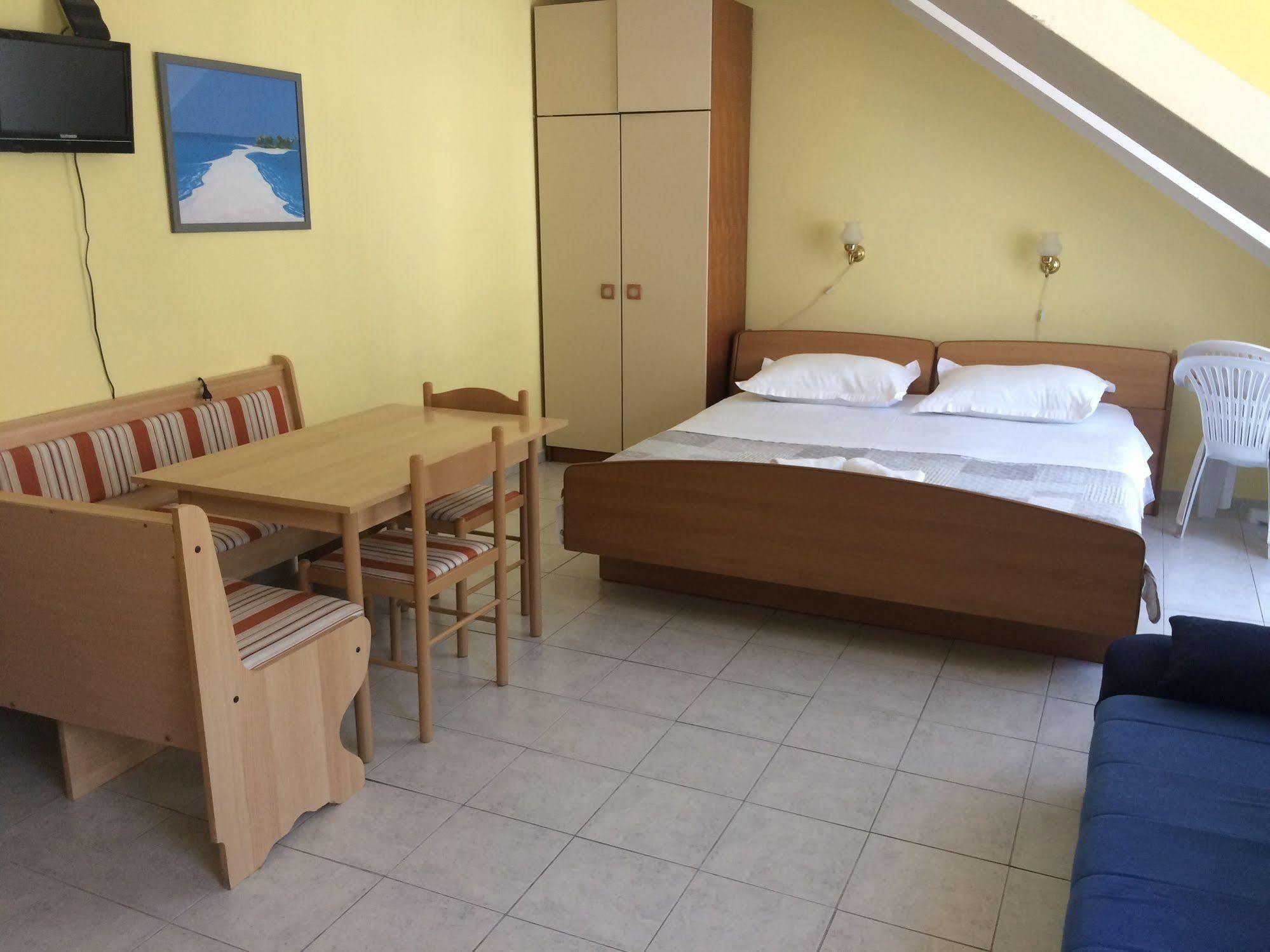 Pansion Begic Hotel โอมิช ภายนอก รูปภาพ